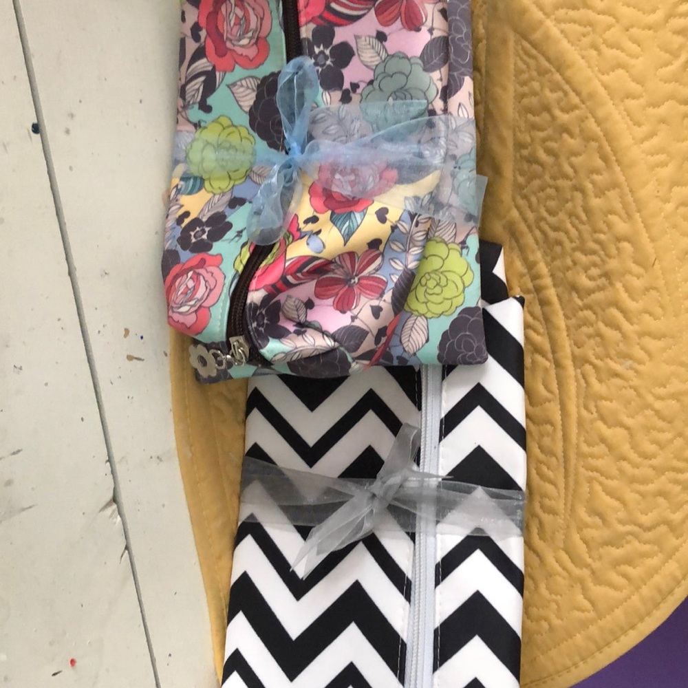 2set makeup or travel bags